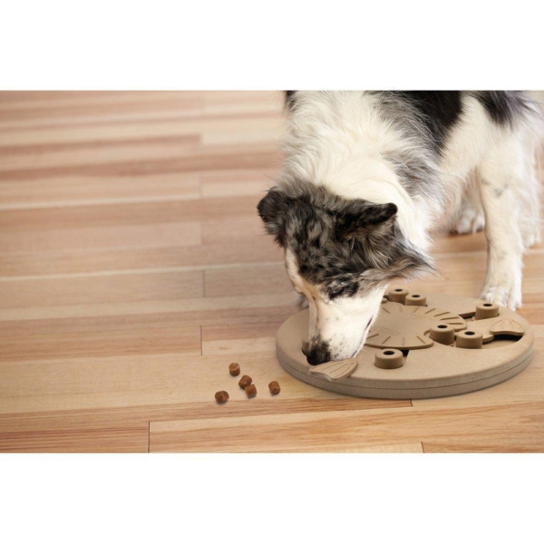 Nina Ottosson Dog worker komposit.
